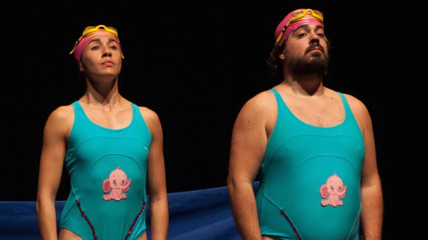 La Red Andaluza de Teatros Públicos lleva a Villanueva del Rosario el montaje 'Natación sinCLOWNizada'