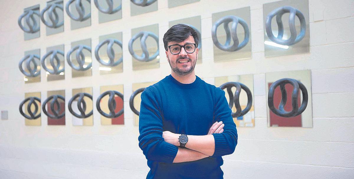 José María Mesías Lema, fundador de Artefacto, en la facultad de Educación. |