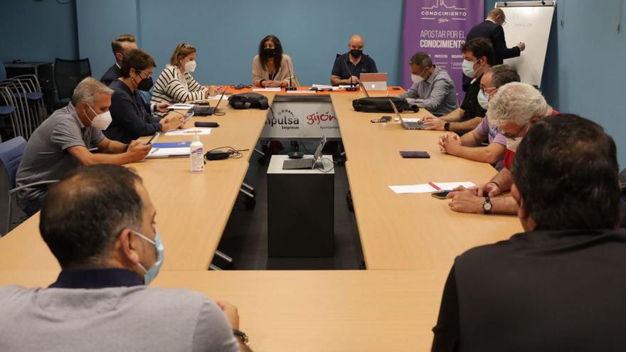 Ayuntamiento y agentes sociales ultiman un pacto de concertación a dos años para reactivar Gijón