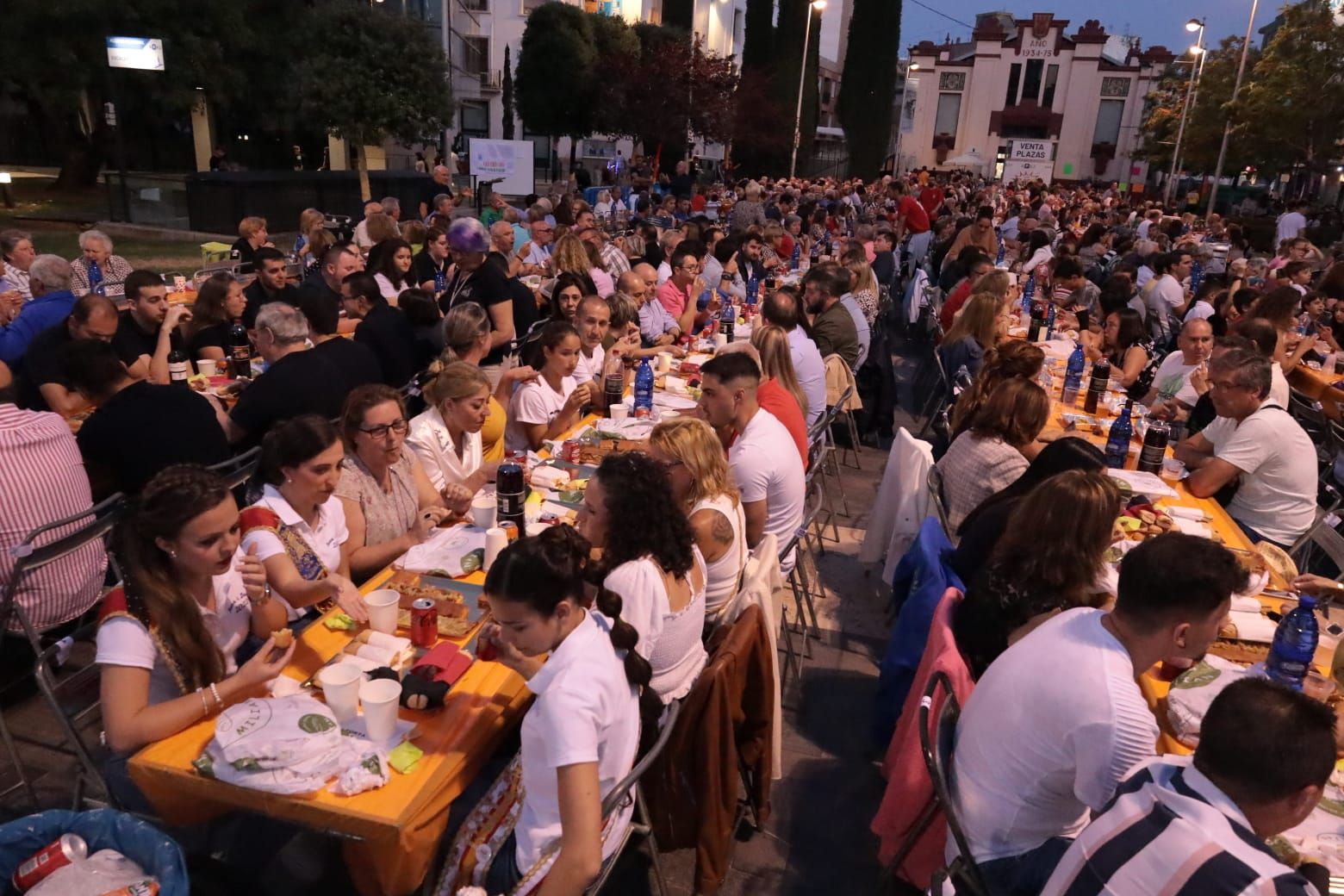 Búscate en la cena de 'pa i porta' de Almassora