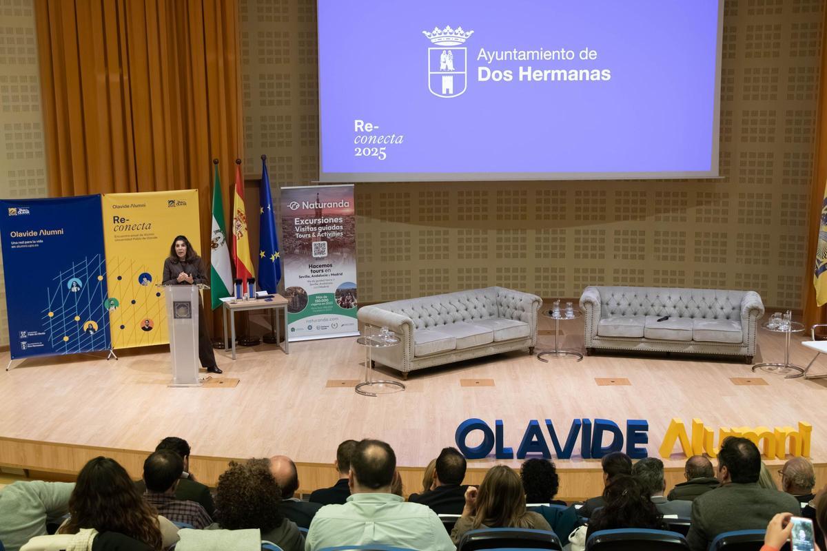 Carmen Gil, teniente alcalde y delegada de Promoción Económica e Innovación del Ayuntamiento de Dos Hermanas durante su intervención