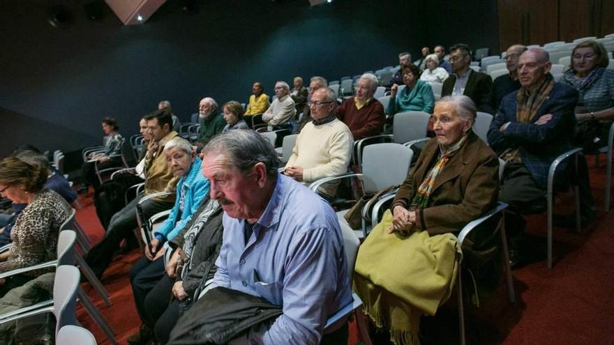 Público, ayer, en el Club Prensa Asturiana.