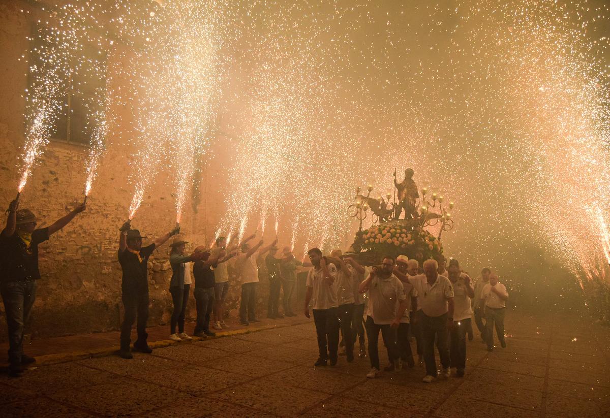 Imagen de uno de los traslados del patrón en la fiestas patronales de Burjassot.