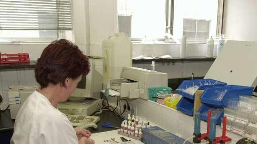 Sanitarios de A Coruña alertan de desabastecimiento en laboratorios