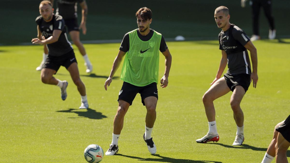 Luis Muñoz, recién renovado entrenando en La Rosaleda