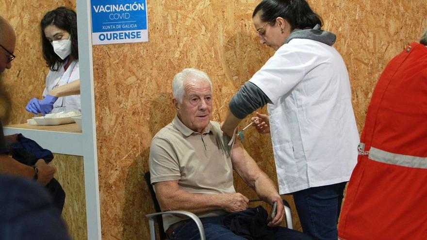 Más de 33.000 mayores de 80 años pueden vacunarse ya contra la gripe y el COVID-19