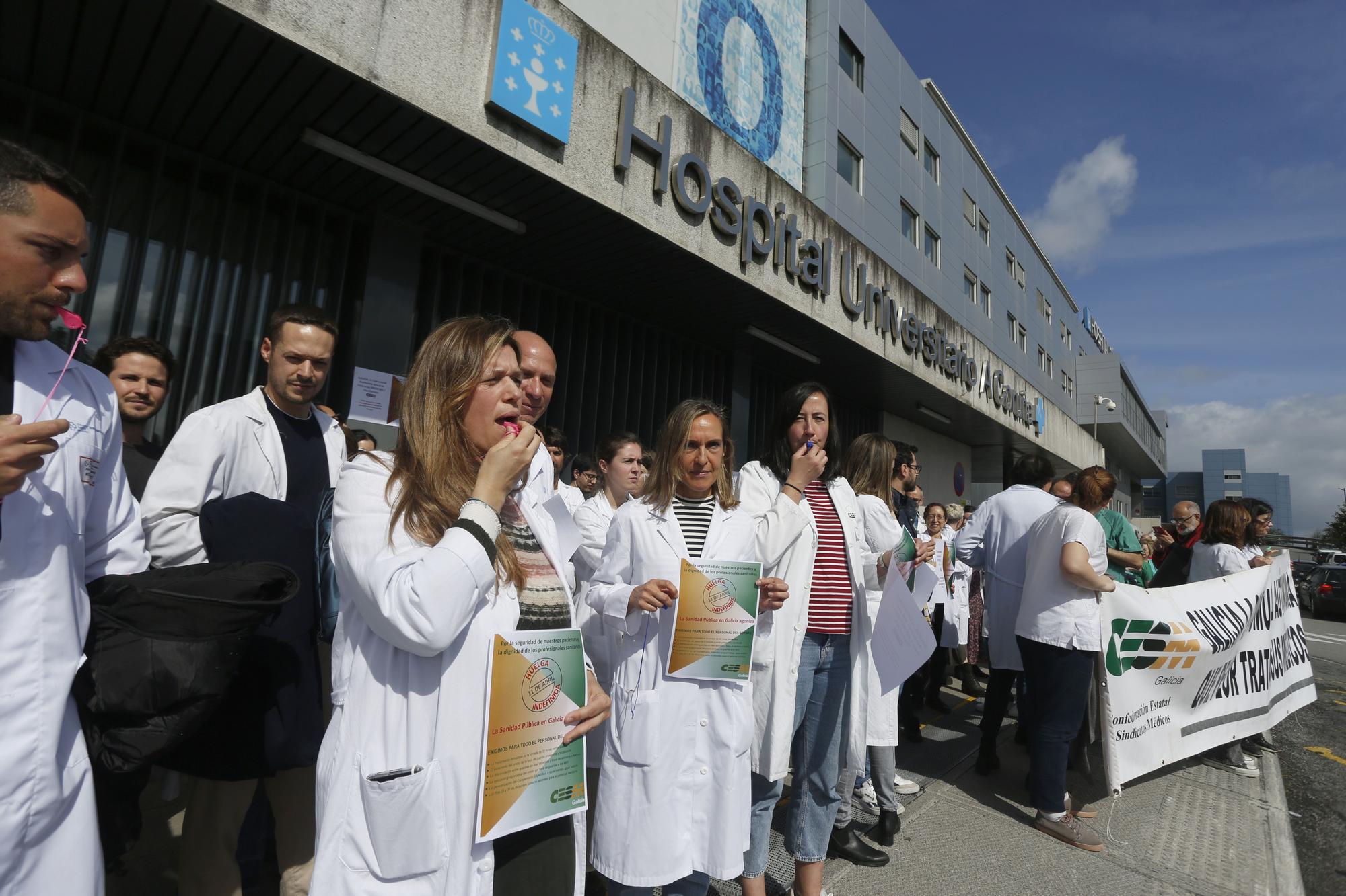 Huelga de médicos en Galicia: 200 facultativos protestan en A Coruña