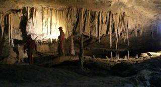 La cueva donde estaban las tres espeleólogas suma 35 kilómetros de galerías de "difícil recorrido"