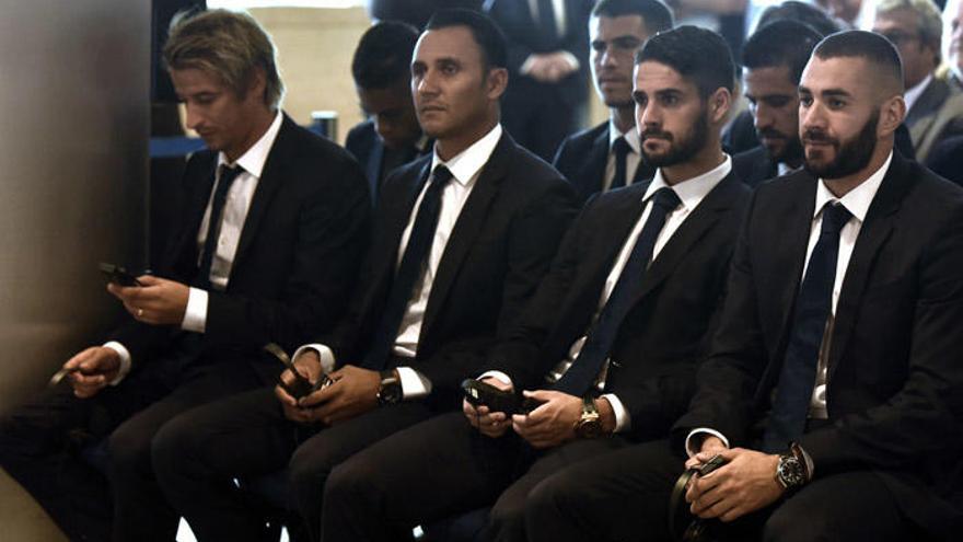 Isco, junto a sus compañeros en el Bernabéu.