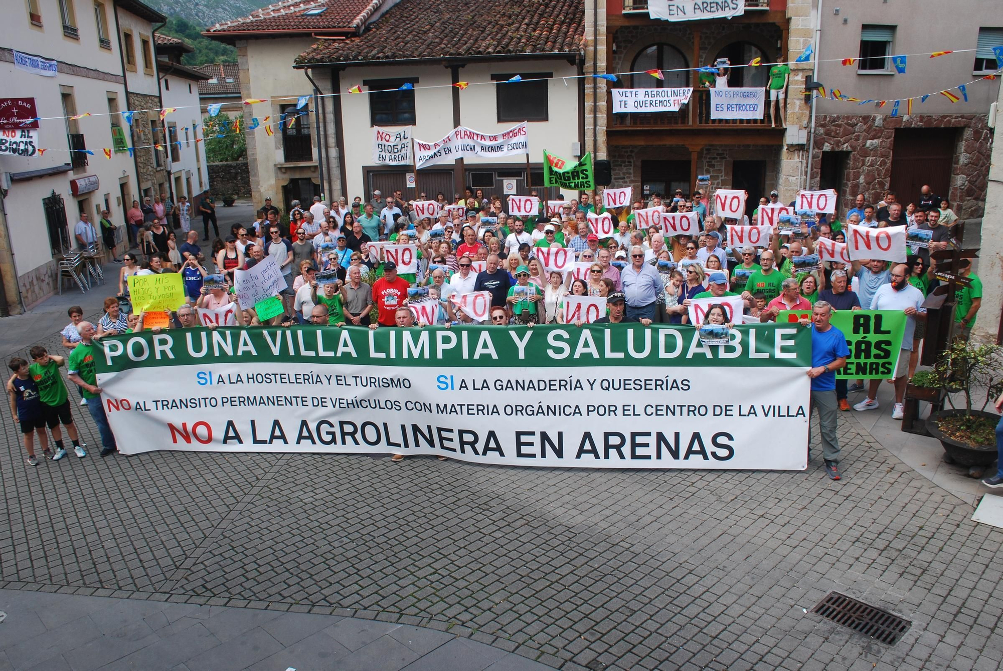Manifestación contra la planta de biogás en Arenas de Cabrales