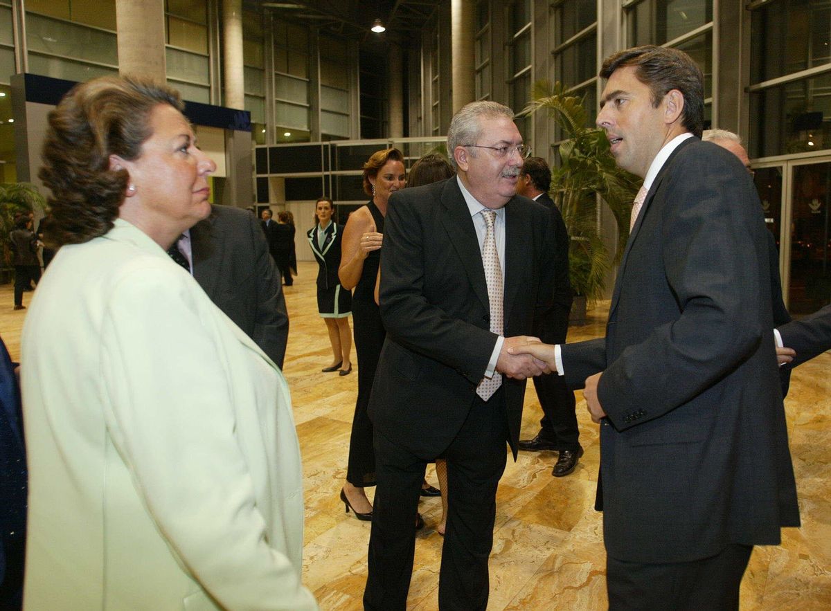 Pedro Agramunt, en el 25 aniversario de la CEV, entre Rita Barberá y Vicente Rambla