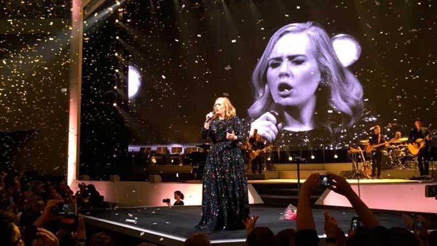 Adele, en la noche del martes, durante su concierto en Barcelona.