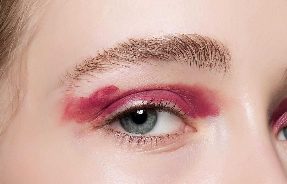 Visto en pasarela, 'todo al rojo': maquillaje del desfile de Dion Lee