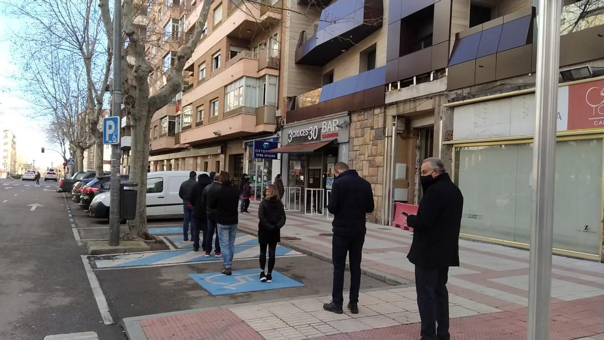 Zamoranos guardan su turno para comprar chocolate y churros