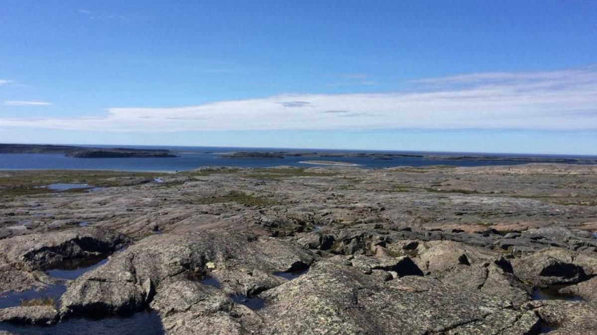 El sitio de las rocas más antiguas de la Tierra, ubicado a 30 kilómetros de Inukjuak, en Nunavik, Canadá.