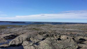 El sitio de las rocas más antiguas de la Tierra, ubicado a 30 kilómetros de Inukjuak, en Nunavik, Canadá.