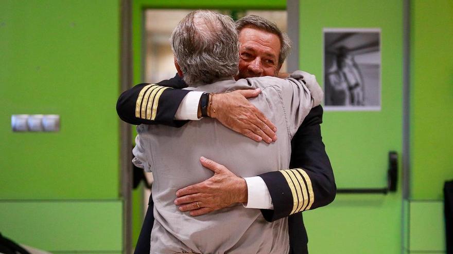 El comandante Losada se jubila en Ibiza: «Pilotar mi último vuelo es duro, llevo 42 años en esto»
