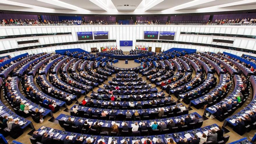 El PSOE pide a la Comisión Europea que examine si la “prioridad nacional” de Vox en los presupuestos autonómicos es contraria a derecho