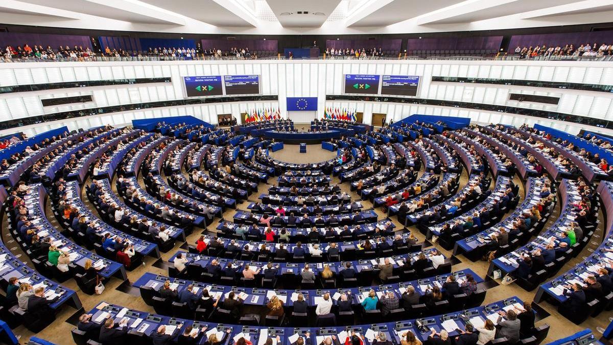El PSOE pide a la Comisión Europea que examine si la “prioridad nacional” de Vox en los presupuestos autonómicos es contraria a derecho