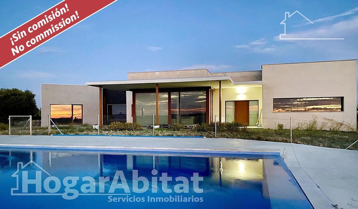 Casa con piscina en barrio Pinilla
