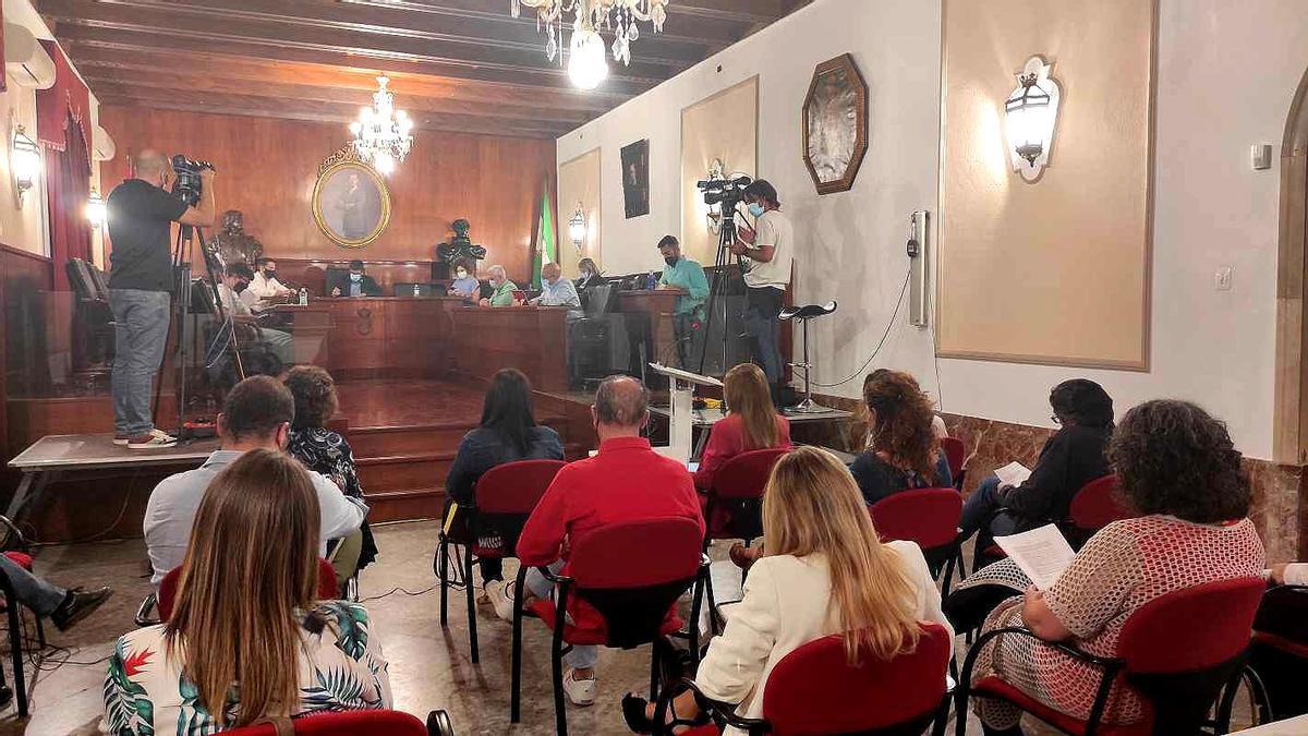 Un momento de la sesión plenaria celebrada en el Ayuntamiento.