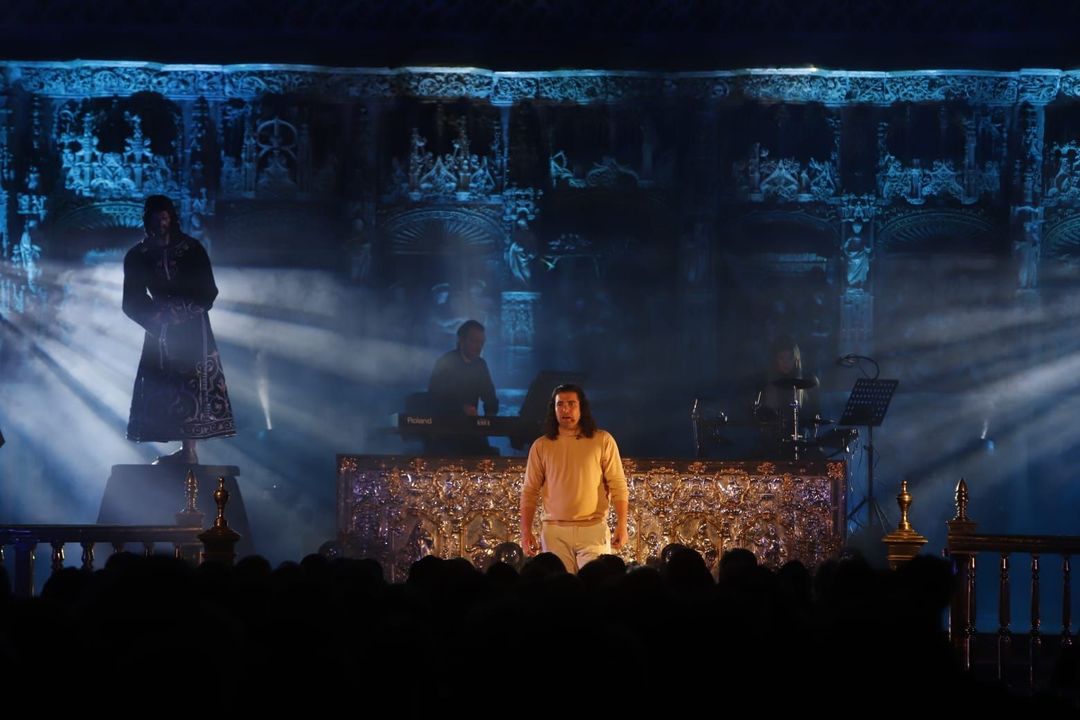 El altar mayor de El Pilar, escenario de un 'Vía Crucis' hecho musical