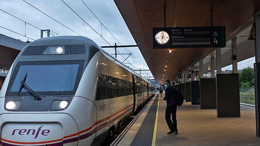 El tren madrugador, en la estación de Zamora. |