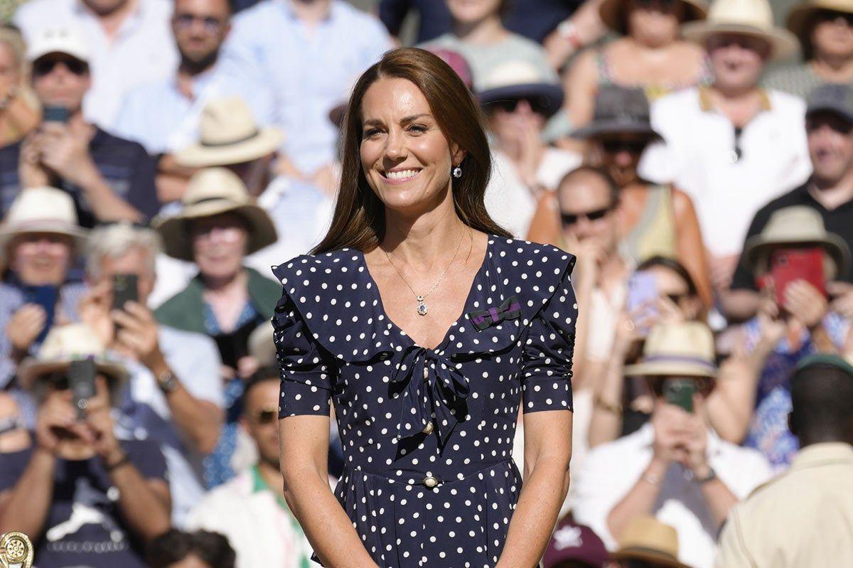 Kate Middleton con vestido de lunares de Alessandra Rich