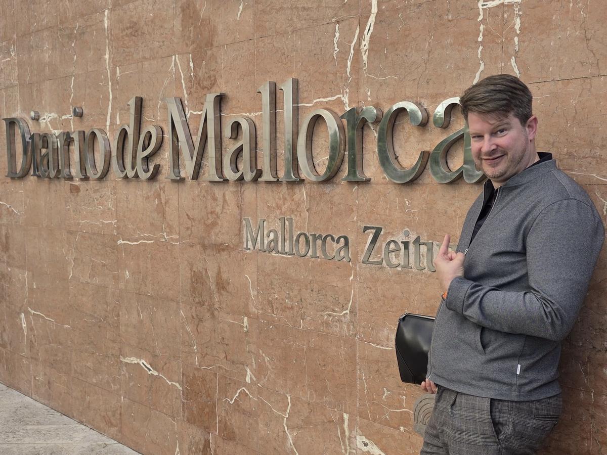 Rüdiger Maas (46) vor dem Redaktionsgebäude der MZ in Palma.