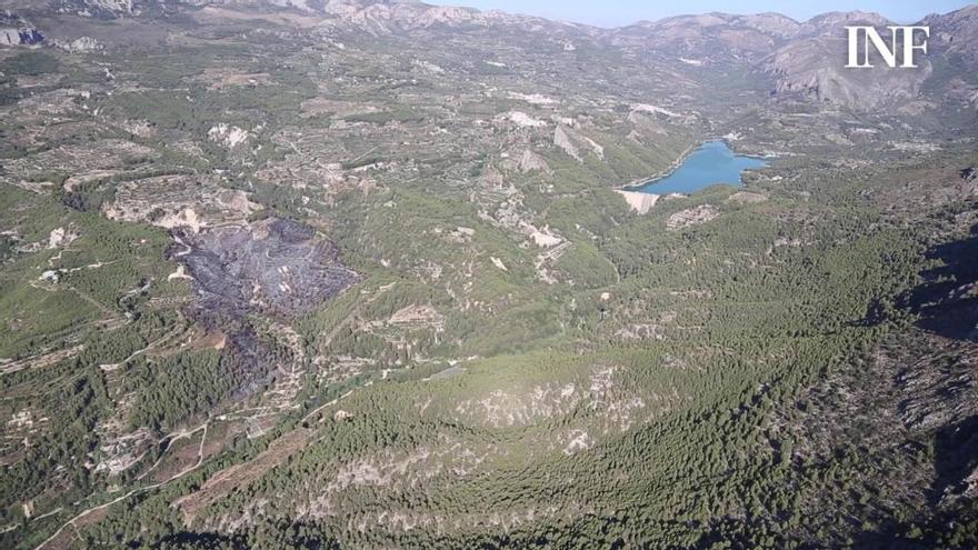 Vistas aéreas del valle de Guadalest tras el incendio