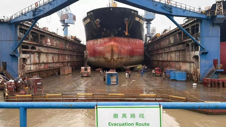 El dique flotante Hidramar Ultra 22000 ya está rumbo a Tenerife desde China