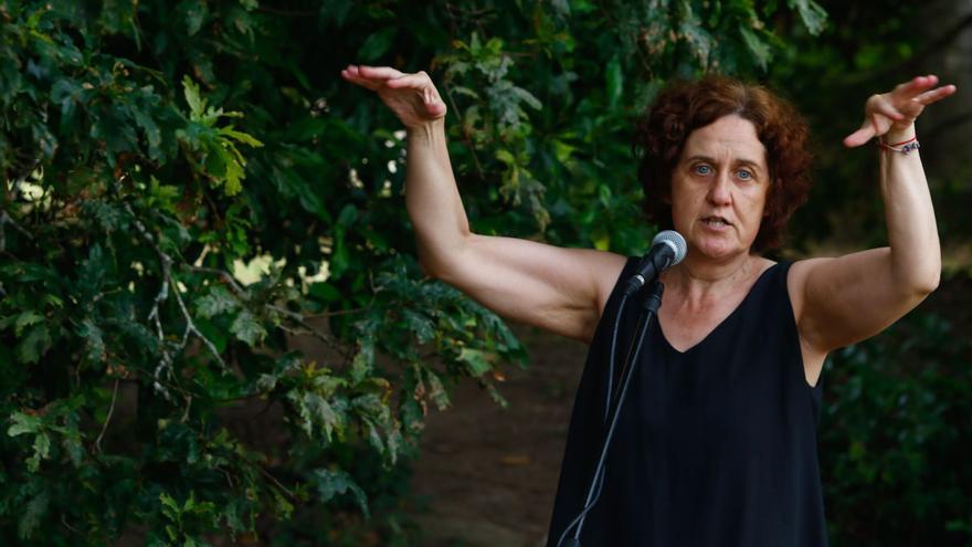 Paula Carballeira, en un acto literario en Vilagarcía el pasado año.  | FOTO: I. ABELLA