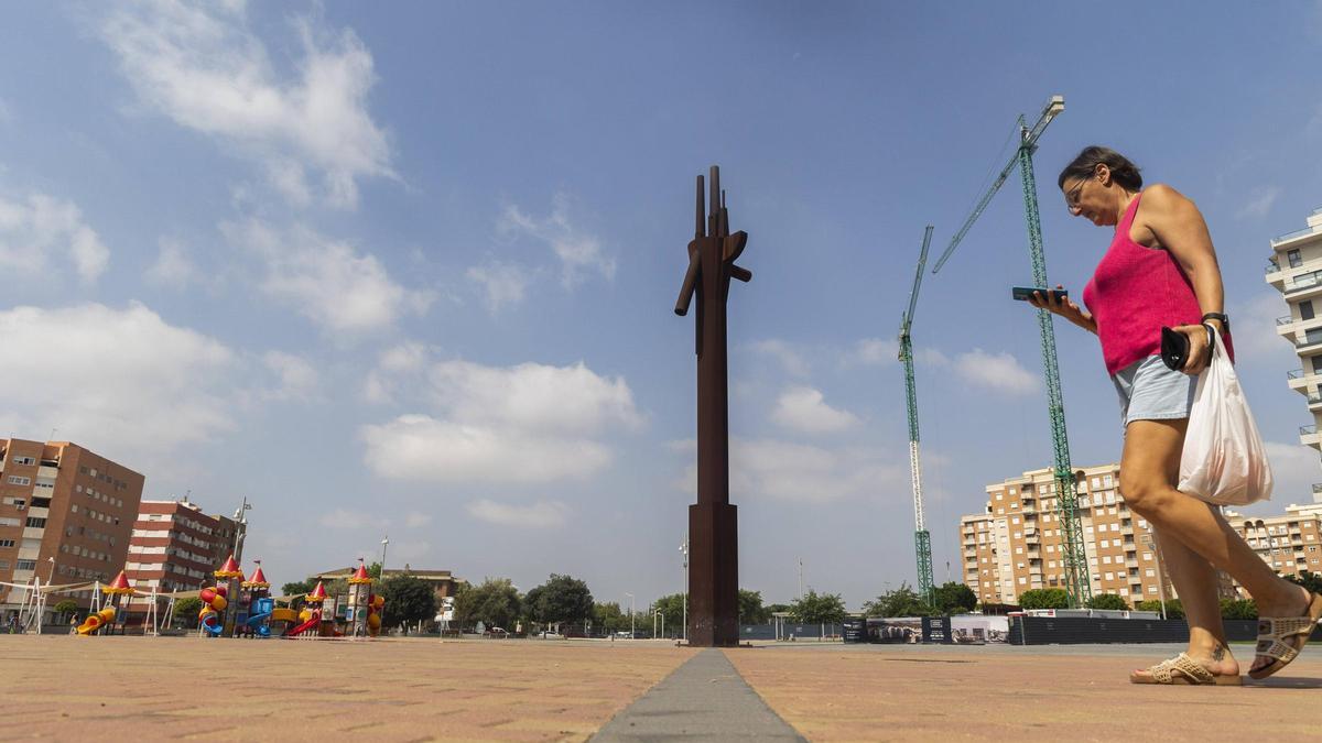 La playa Mayor de Mislata sin árboles contribuye a acentuar el efecto isla de calor urbana.