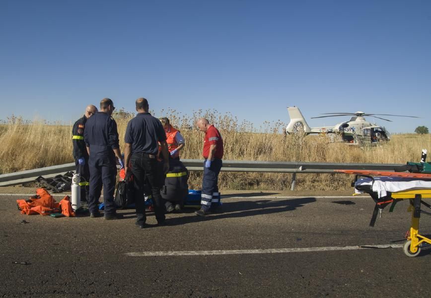 Accidente entre un autobús y un tractor en Fuentes