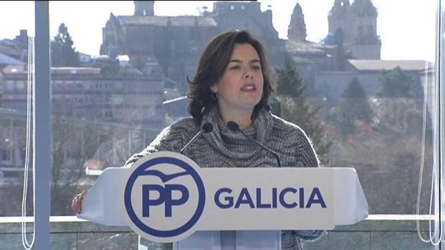 Sáenz de Santamaría: "El PP es un partido que vertebra, que se hace de abajo-arriba"