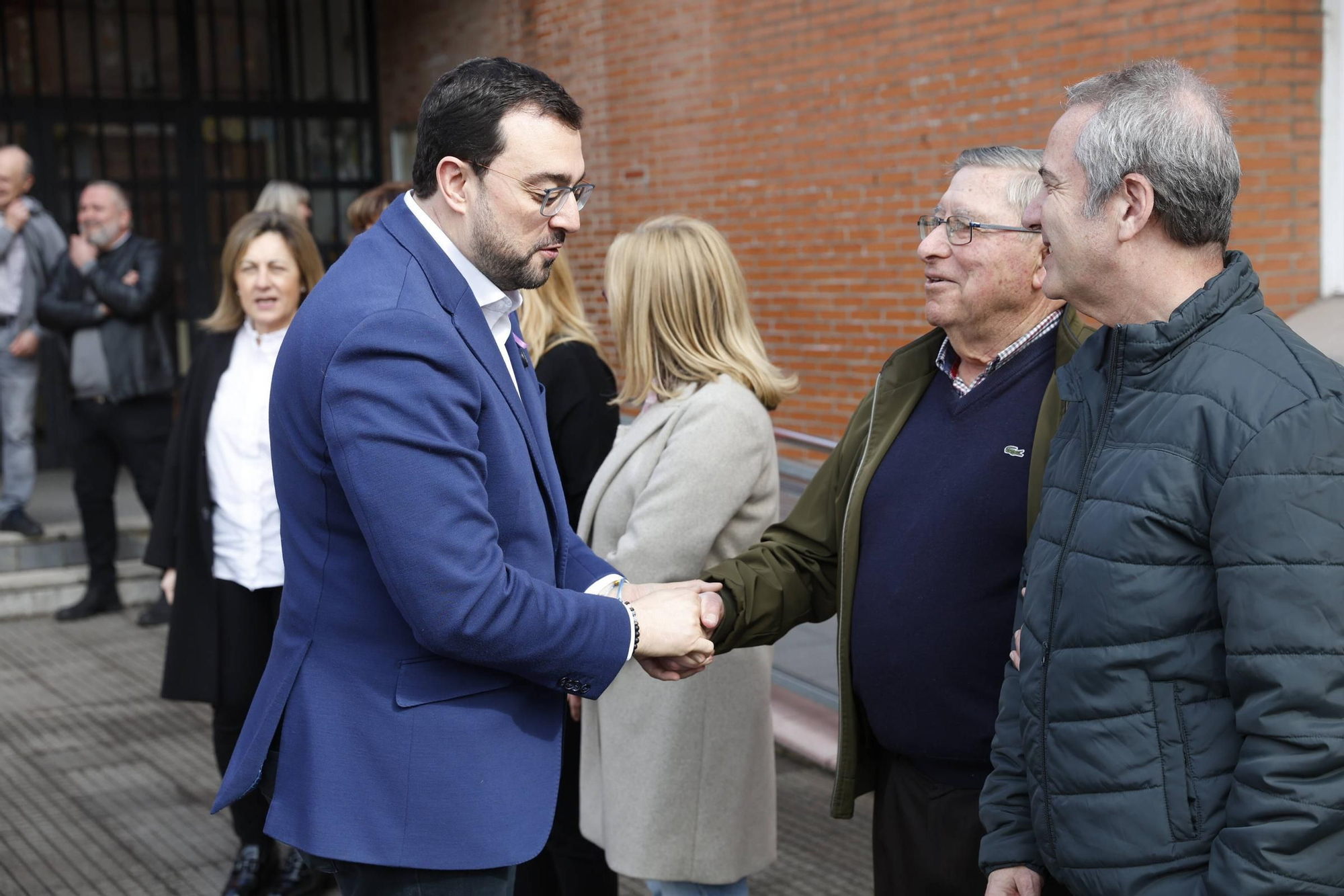 La visita de Adrián Barbón al colegio Lloréu, en Gijón