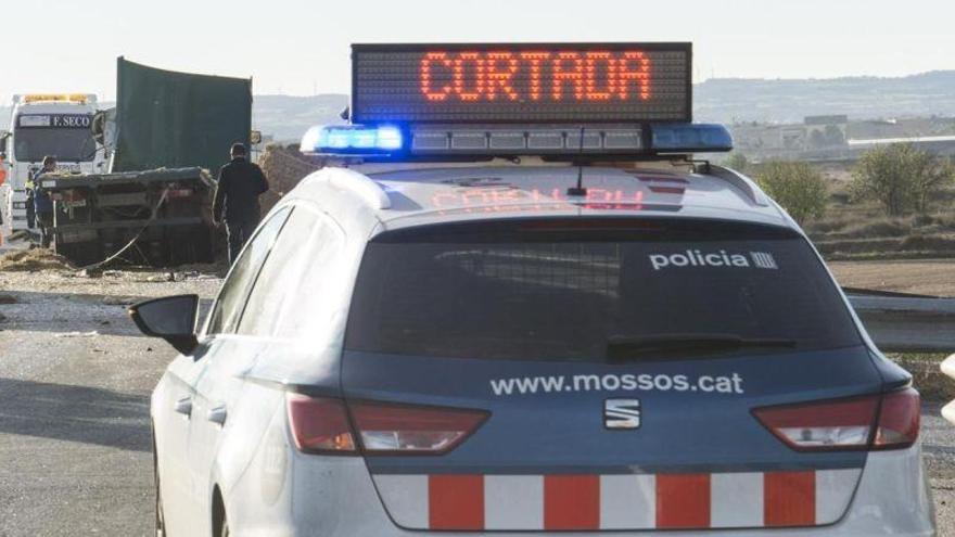 Un hombre de 35 años muere atropellado por un camión en la C-25