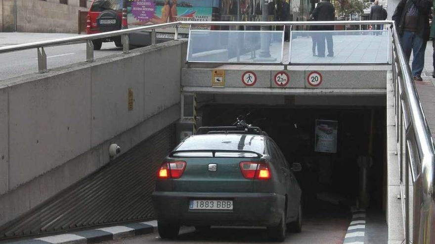 Estacionamiento subterráneo en la calle Juan XXIII // Iñaki Osorio