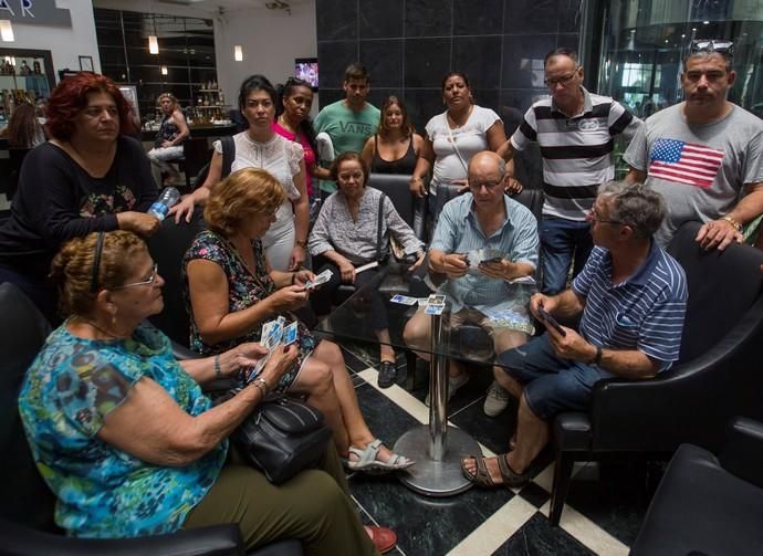 Dieciocho vecinos de un pueblo canario, ...