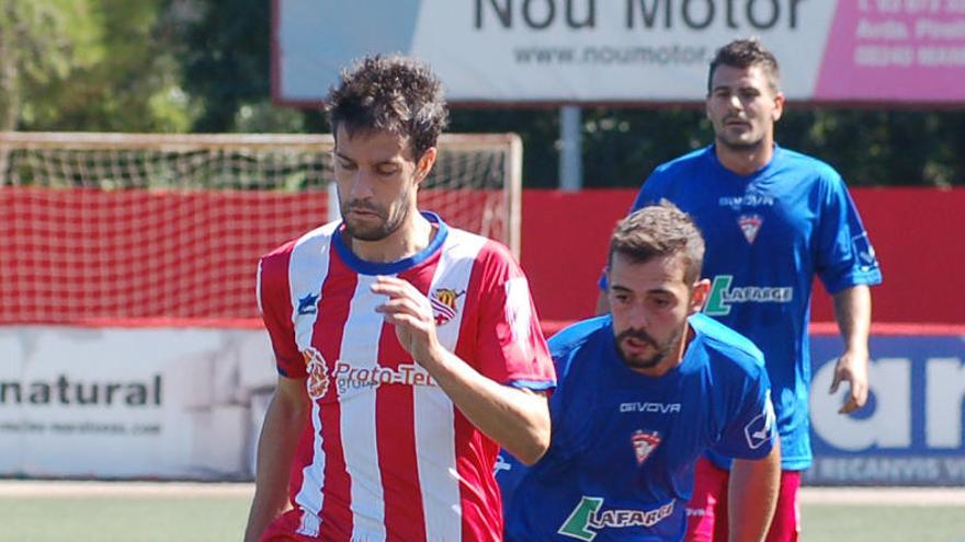 Sergi Soler en una acció del partit d&#039;ahir amb el Sant Joan de Montcada