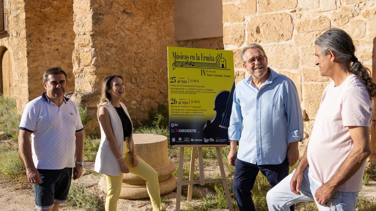 El editor Francisco Marín, junto a la edil de Juventud, Laura Sánchez Domench, el pedáneo Luis Moya y el músico Marcial Picó