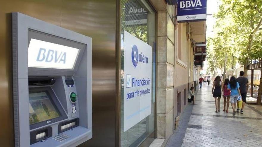 Más de 400 pueblos de Aragón carecen de banco