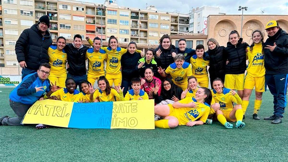 El Independiente femenino dio ánimo a su entrenadora Patri.