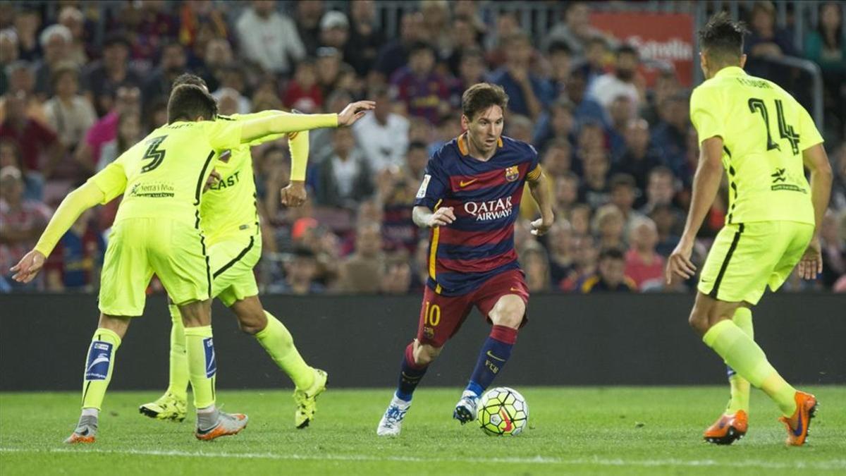 El líder FC Barcelona regresa a la Liga contra el Levante