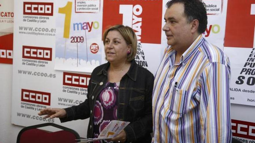 Los secretarios de UGT y CC OO, Nieves García y Eugenio González