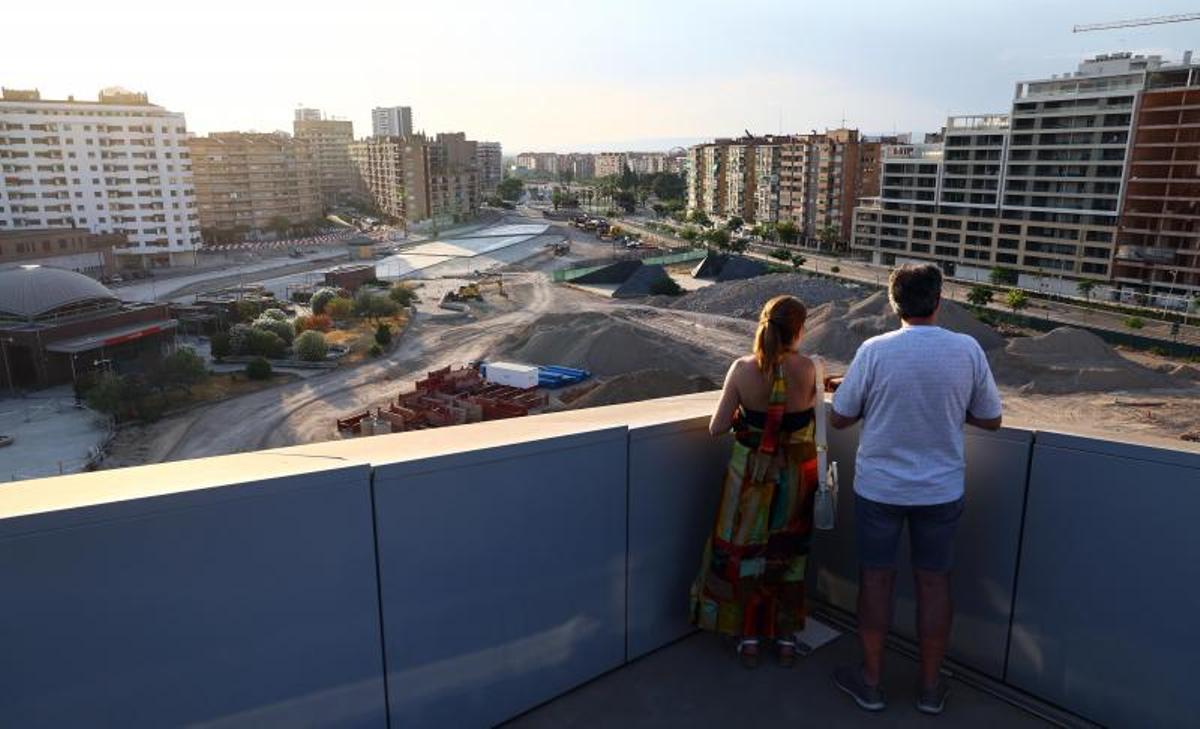 OBRAS EN EL ENTORNO DE LA ESTACION DEL PORTILLO Y EL CAIXAFORUM, AVERLY
