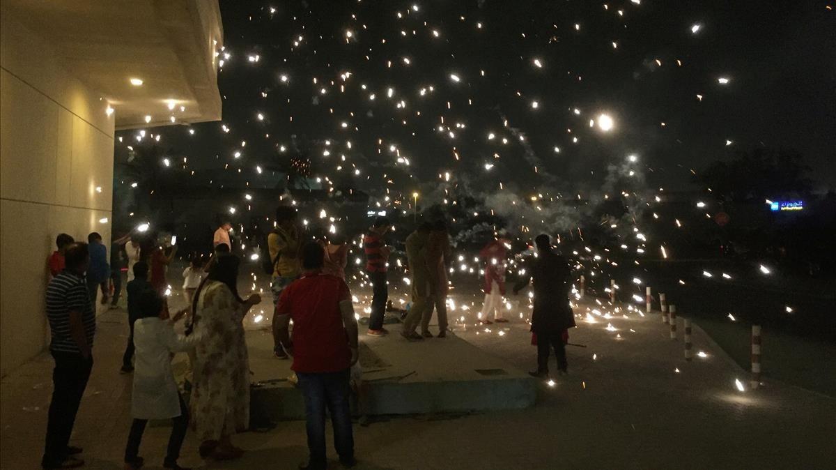 mbenach40606110 people release fireworks while celebrating the hindu festiva171023163558