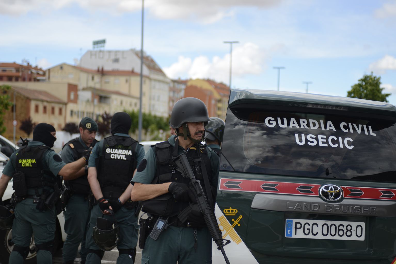 Así actuaría la Guardia Civil en caso un ataque terrorista a un supermercado en Benavente