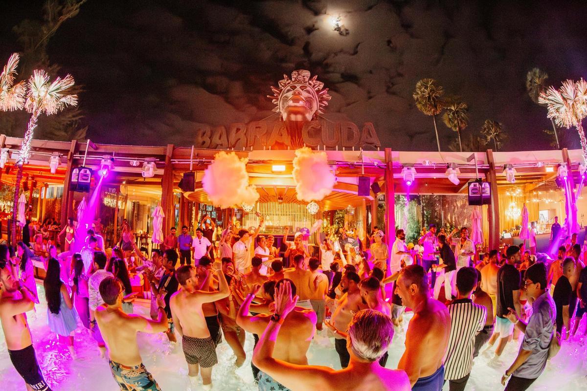 O Beach Ibiza ha colgado el cartel de 'sold out' en las tres primeras en Barra Cuda Beach Club en Patong (Phuket).