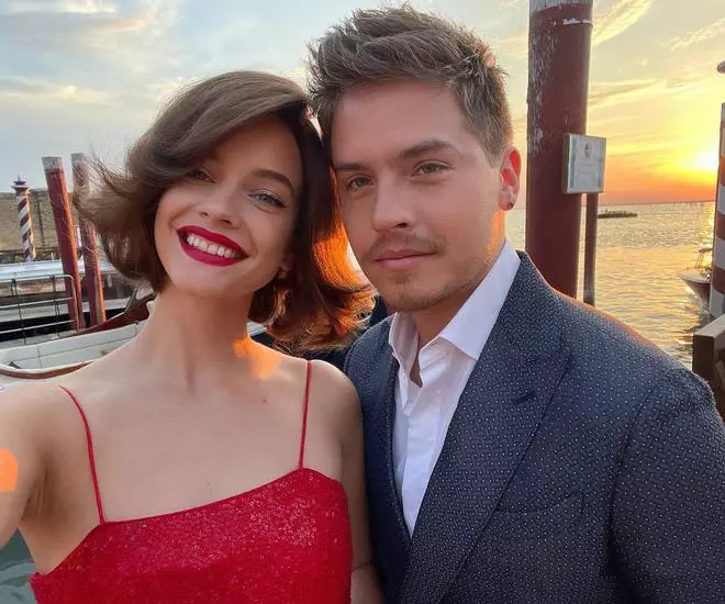 La boda íntima de Dylan Sprouse y Barbara Palvin ha sido un aperitivo... ¡Habrá 'paripé'!
